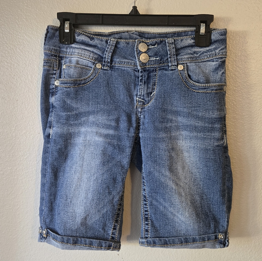 Blue Denim Shorts With Decorative Back Pockets By Wallflower Size 3